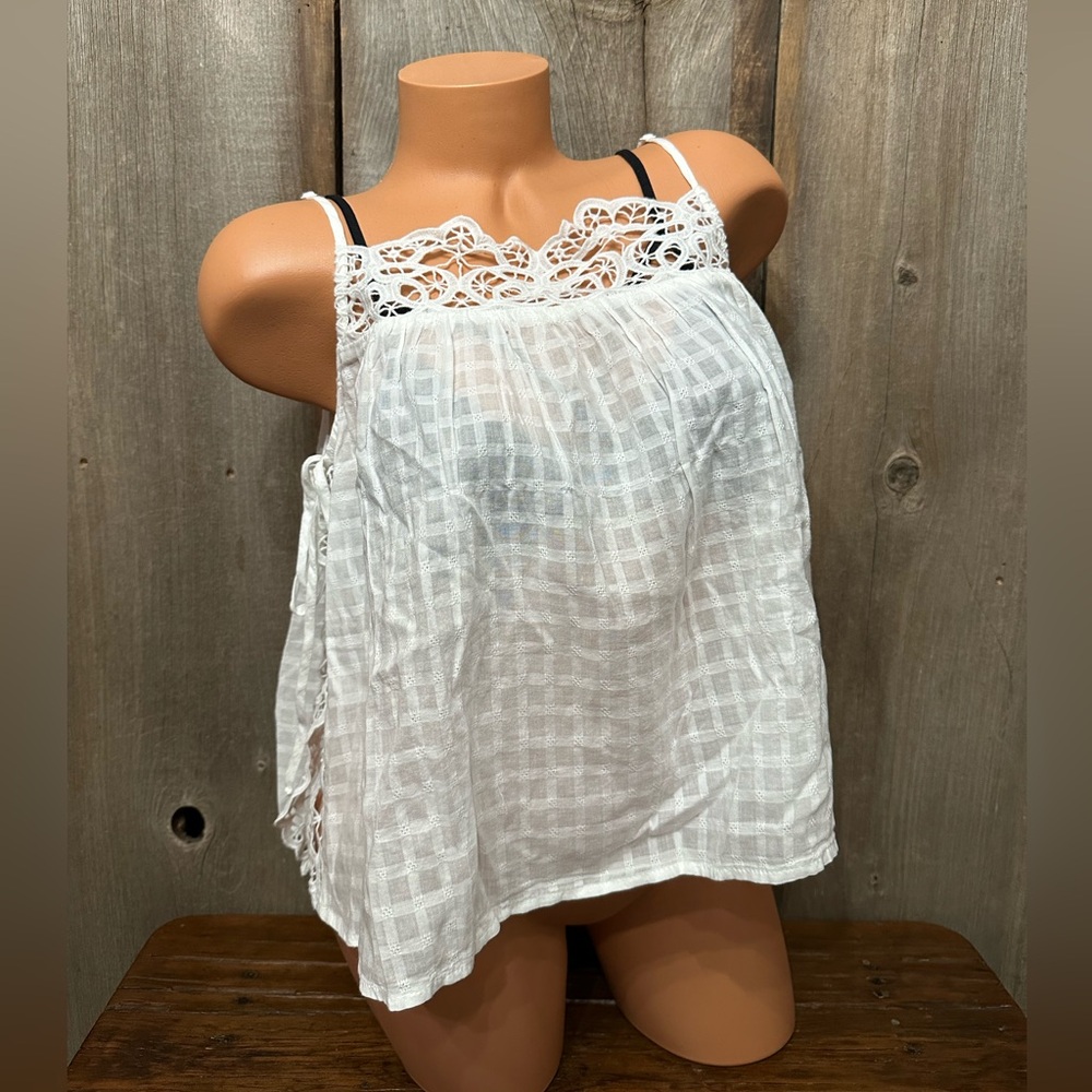 American Eagle Flowy Side Tie Tank Top in White Size Medium